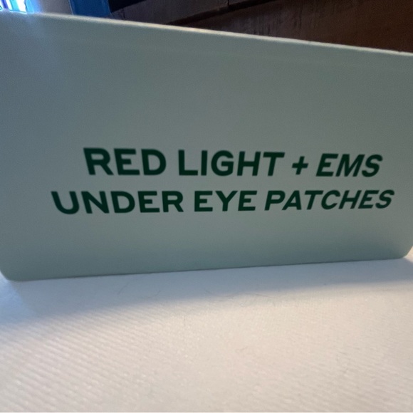 NWT Mario Badescu Red Light EMS Under Eye Patches - Picture 8 of 11